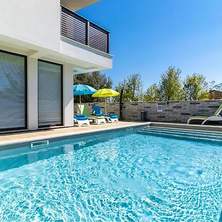 Cozy In With Swimming Pool Apartment *