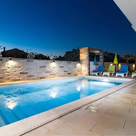 Cozy In With Swimming Pool