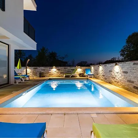 Cozy In With Swimming Pool *